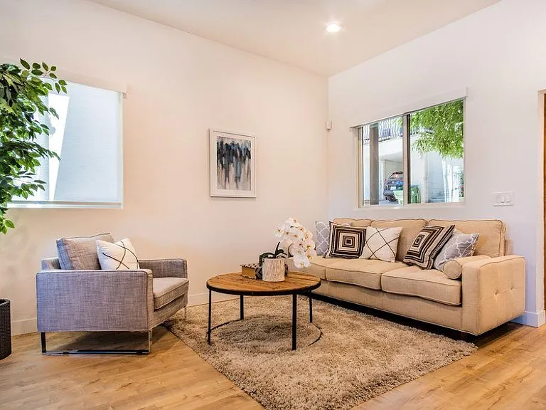 6810 Cahuenga Park Trl — Photo 9