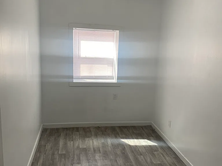 118 E Main St #4 — Photo 4