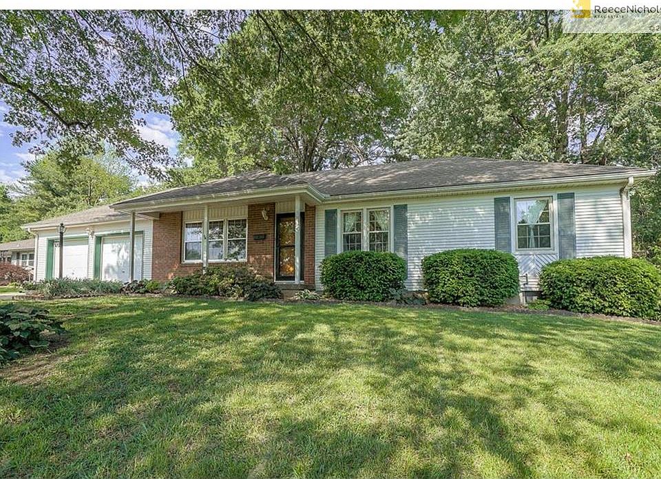 Charming 3 bed, 2.1 bath ranch on quiet street