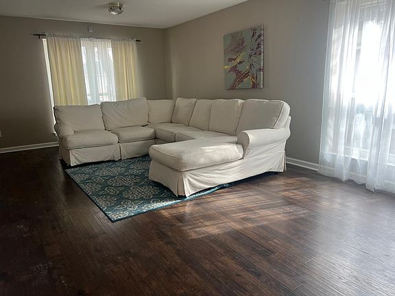 3rd image of 200 Masonwood Dr