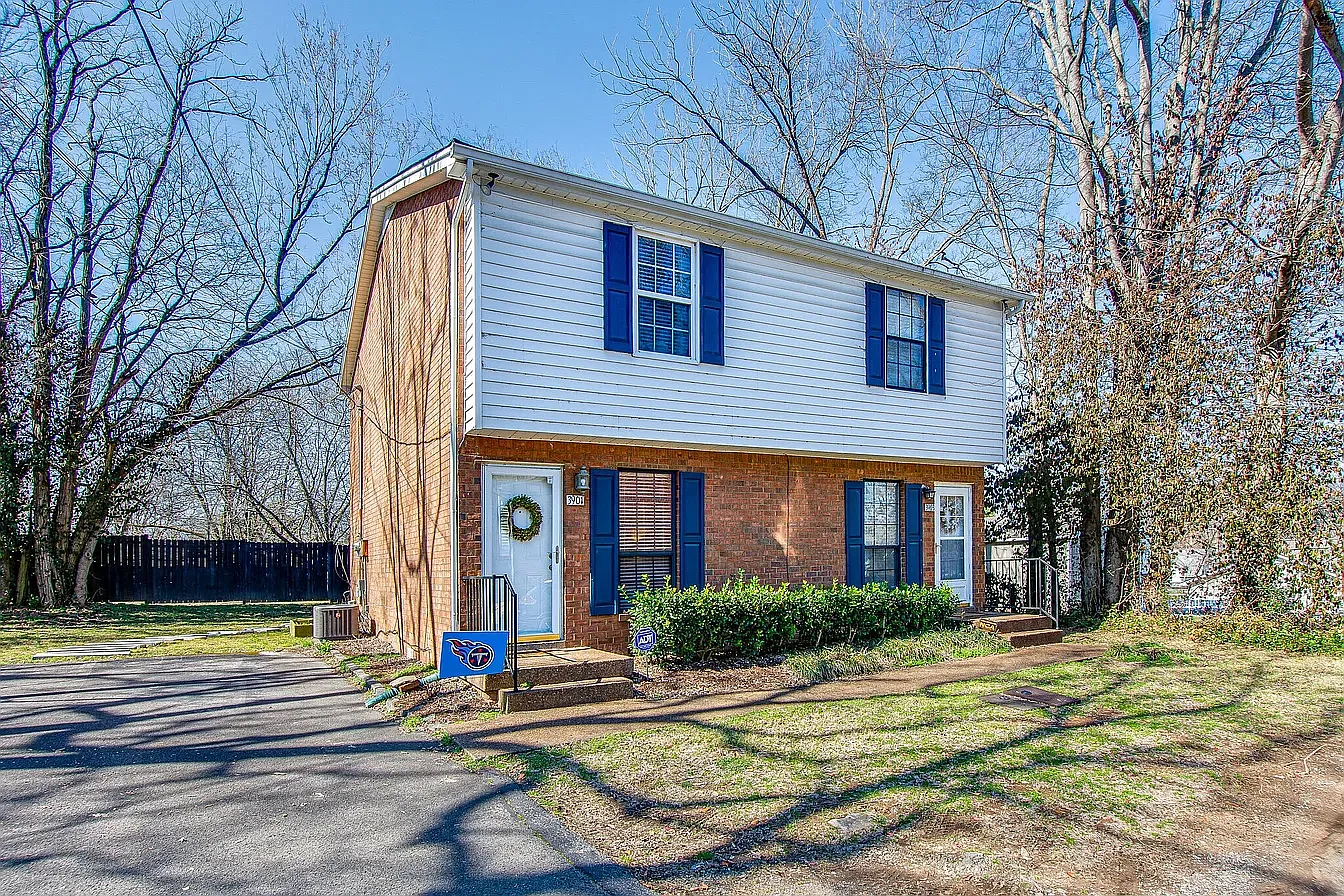 2 bed, 1.5 bath, 1065 sqft, $2,050 — Photo 2