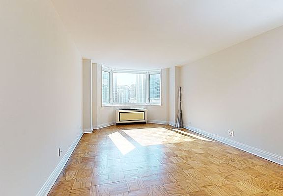 3rd image of 400 E 71st St APT 10C