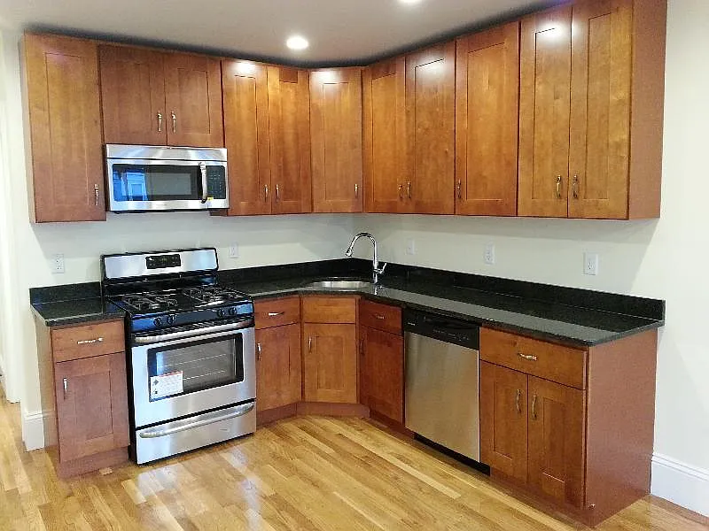 3 bed, 1400 sqft, $5,400 — Photo 3