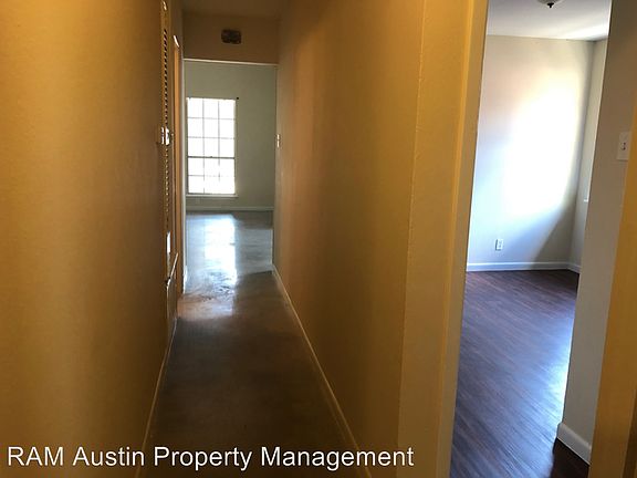 4th image of 1204 Radcliff Dr #B