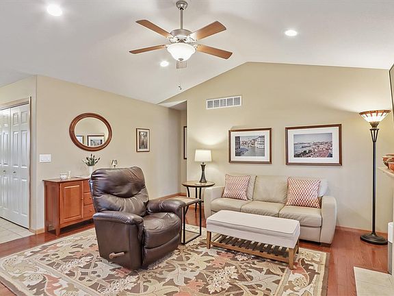 5th image of 2183 Westminster Cir