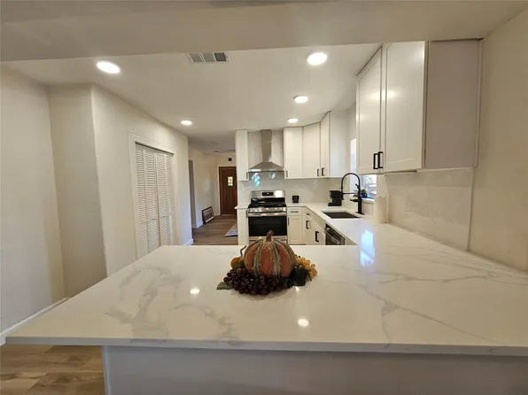 3126 Ohio St, Baytown, TX 77520