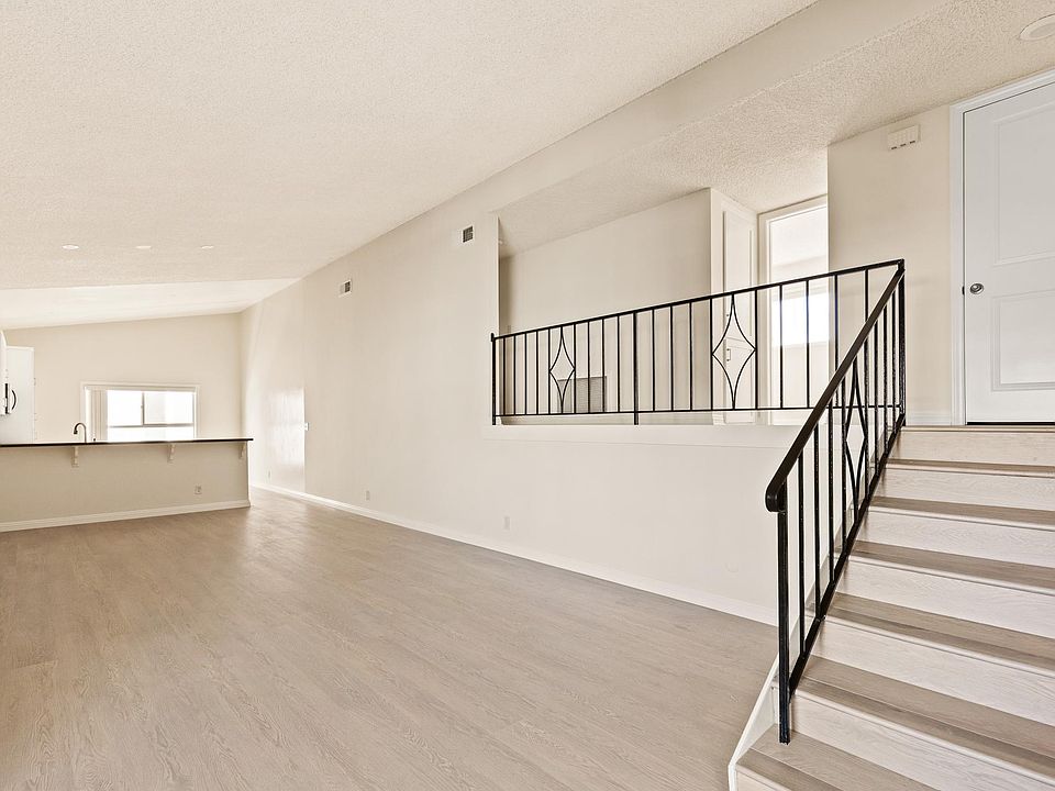 1st image of 13400 Burbank Blvd #18