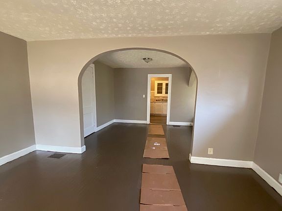 4th image of 940 N Bradley Ave