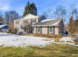 100 Southwyck Dr, Chagrin Falls, OH 44022