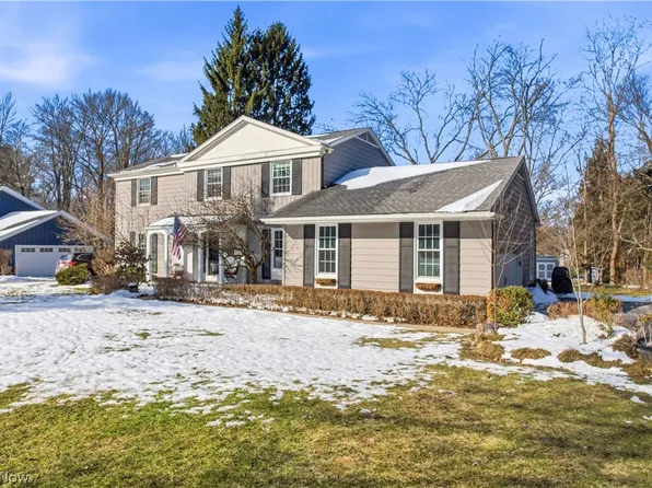 100 Southwyck Dr, Chagrin Falls, OH 44022