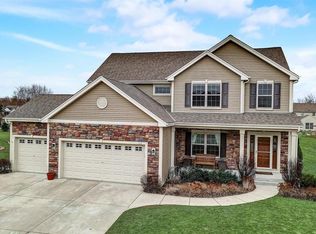 1260 Victoria Ln, Oconomowoc, WI 53066