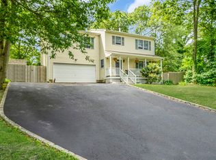 64 Magnolia Dr, Rocky Point, NY 11778