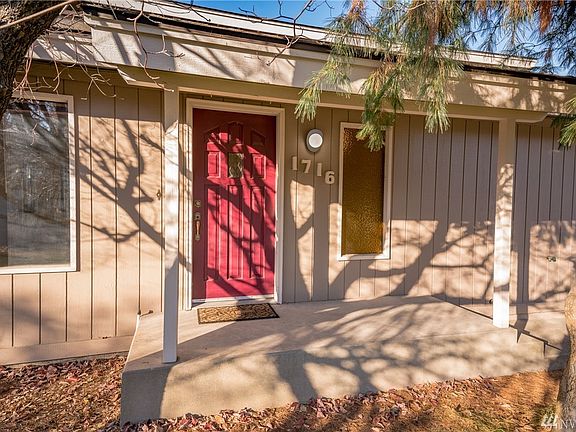 2nd image of 1716 N Aurora Ave