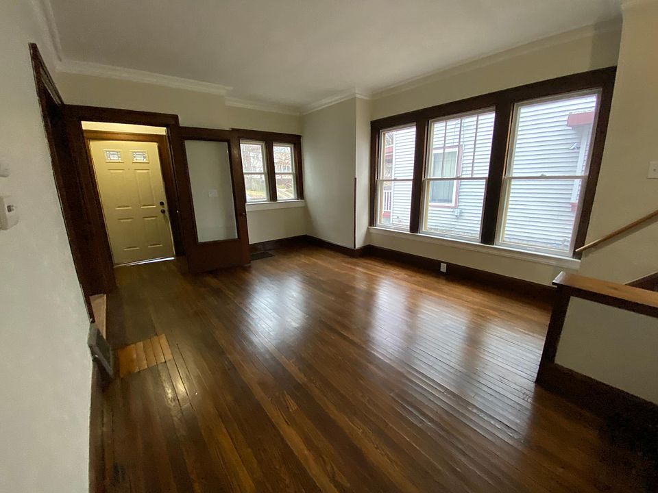 1st image of 839 Watkins St SE