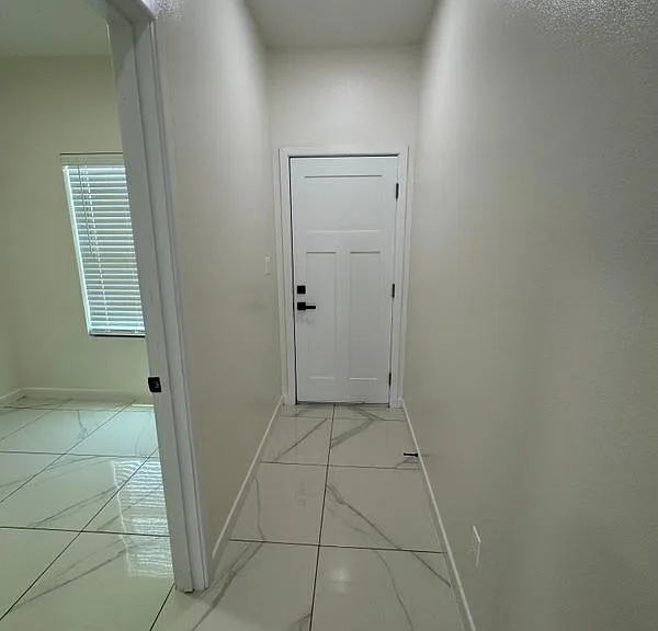 1515 W B St — Photo 15