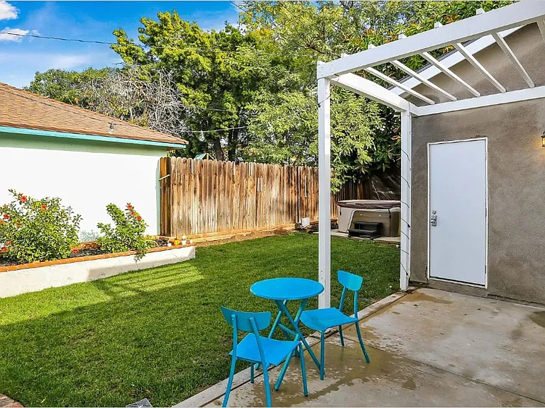 369 N Waverly St — Photo 14