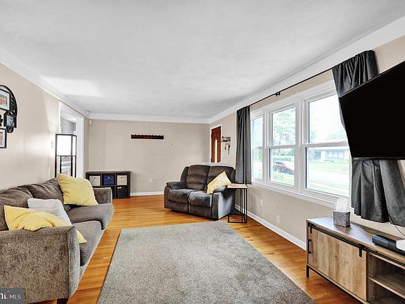 4th image of 38 Cedarwood Rd