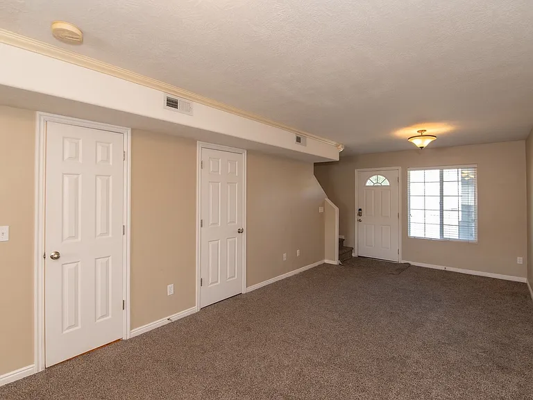 475 N Redwood Rd #56 — Photo 5