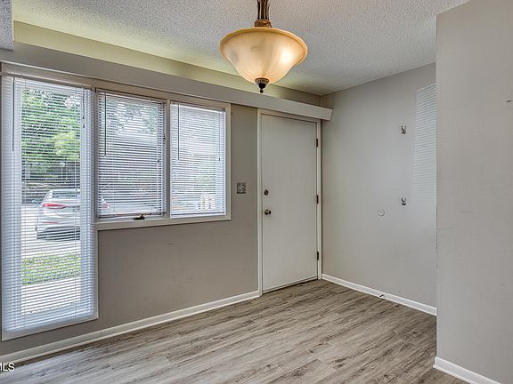 5th image of 115 Beechnut St APT B7