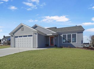 271 Hidden Bluff Rd, Cedar Grove, WI 53013