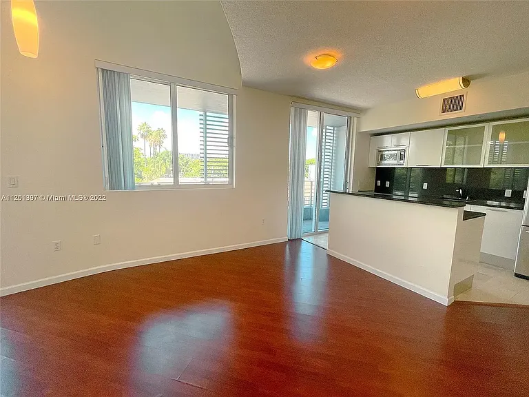 3339 Virginia St #320 — Photo 6