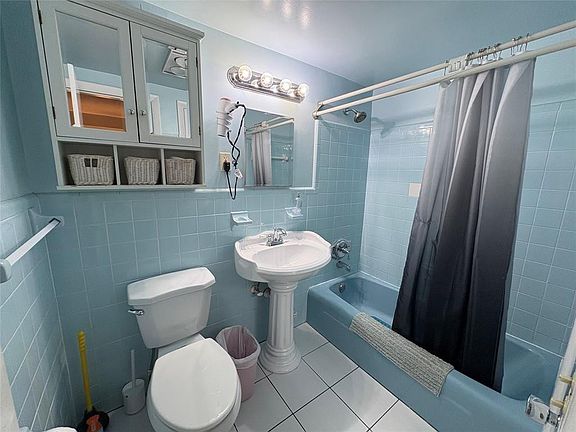 4th image of 120 NE 20th Avenue #2