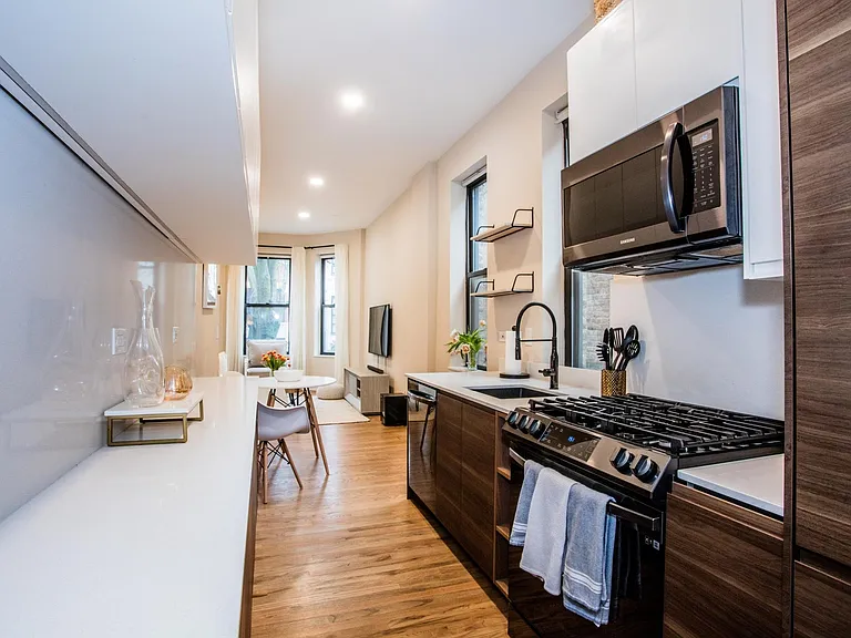 2115 W Dickens Ave #1F — Photo 16