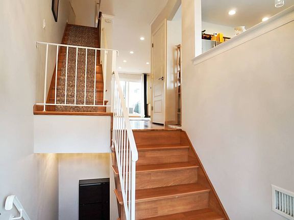 2nd image of 320 Grasmere Dr