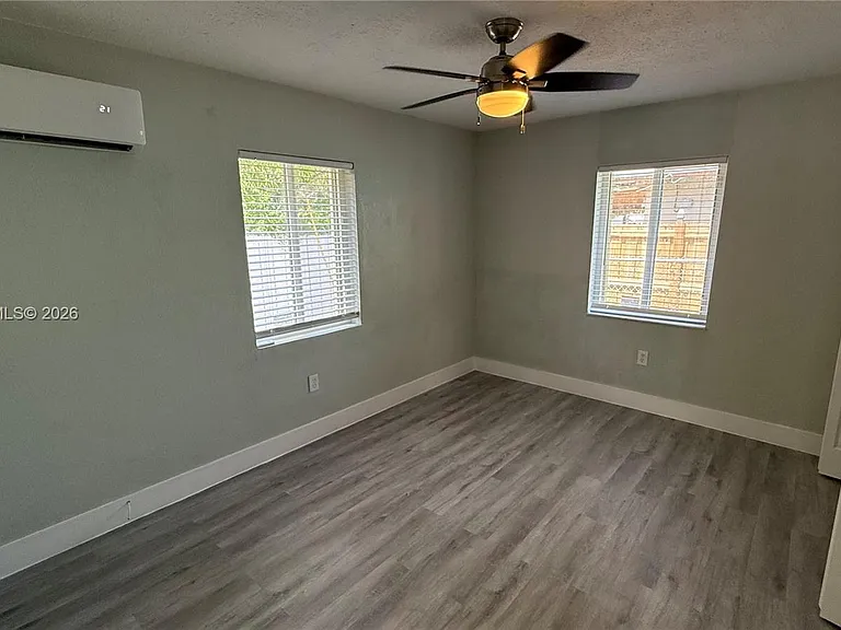220 NW 12th St #4 — Photo 11
