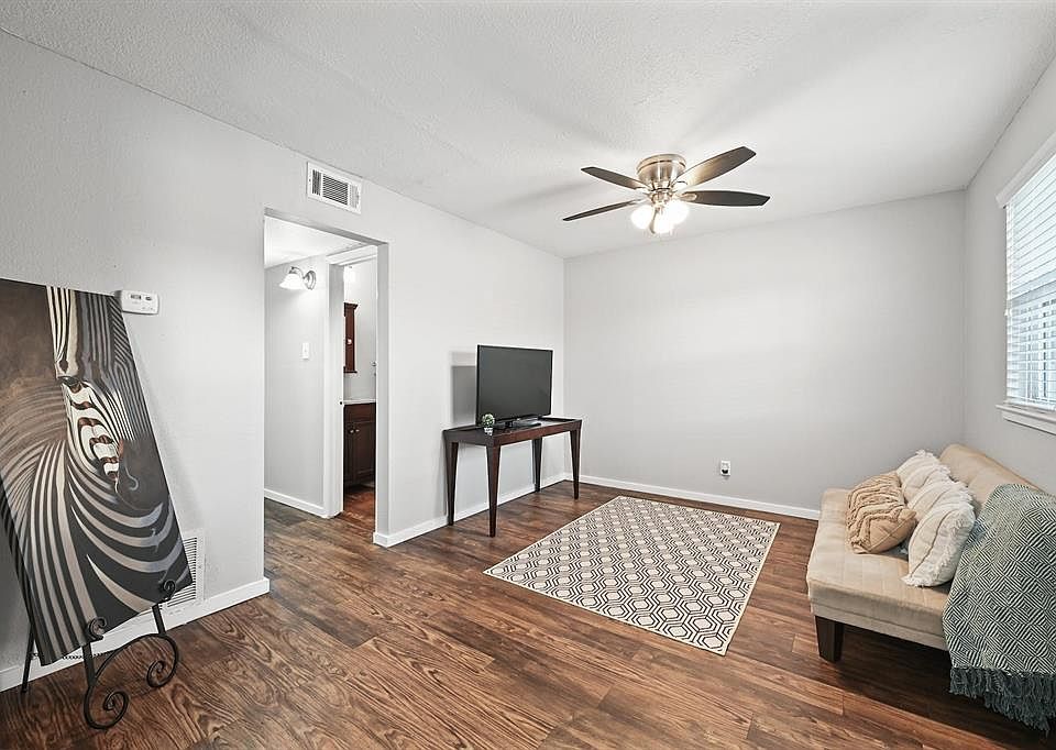 2401 Manor Rd Austin, TX, 78722 - Apartments for Rent | Zillow