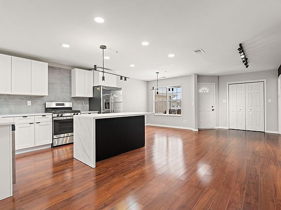 3rd image of 1614 Golden Oak Dr