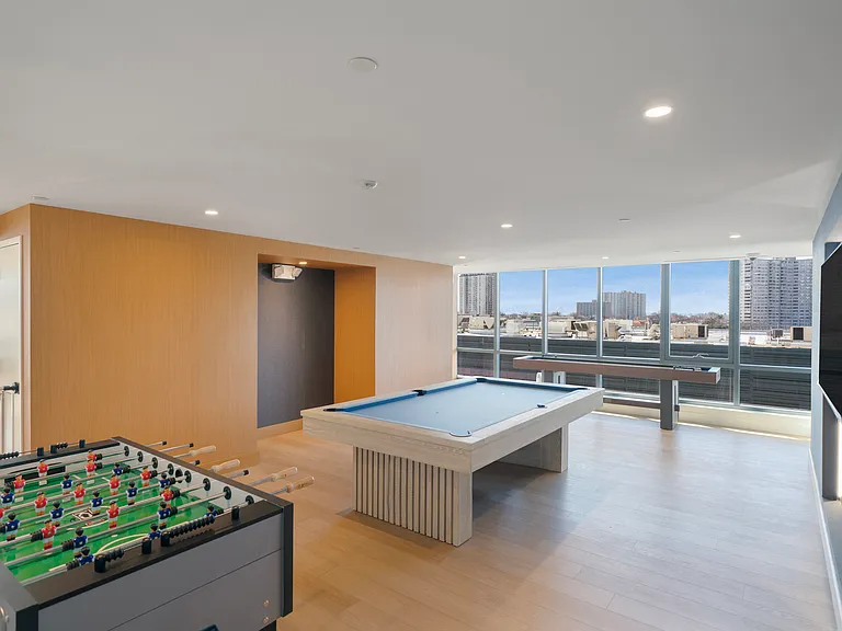 2032 1/2 Hudson St #705 — Photo 17