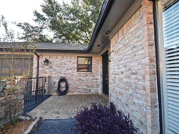 Another view of entry patio