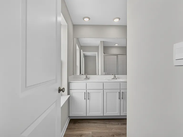 149 Essex Dr — Photo 25