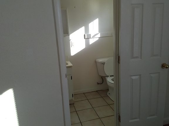 4th image of 1513 NW Lincoln Ave