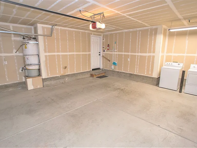 8 Constantine Ct — Photo 24