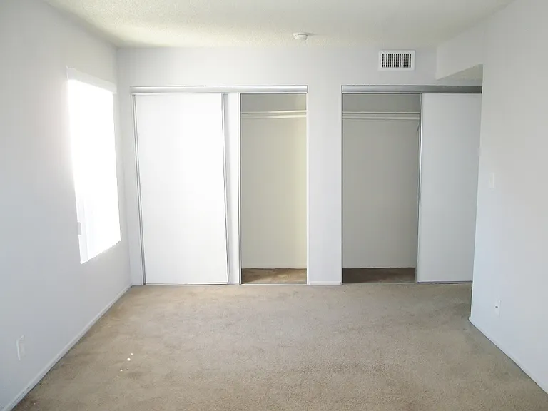 Lido Apartments - 3745 Glendon Ave — Photo 14