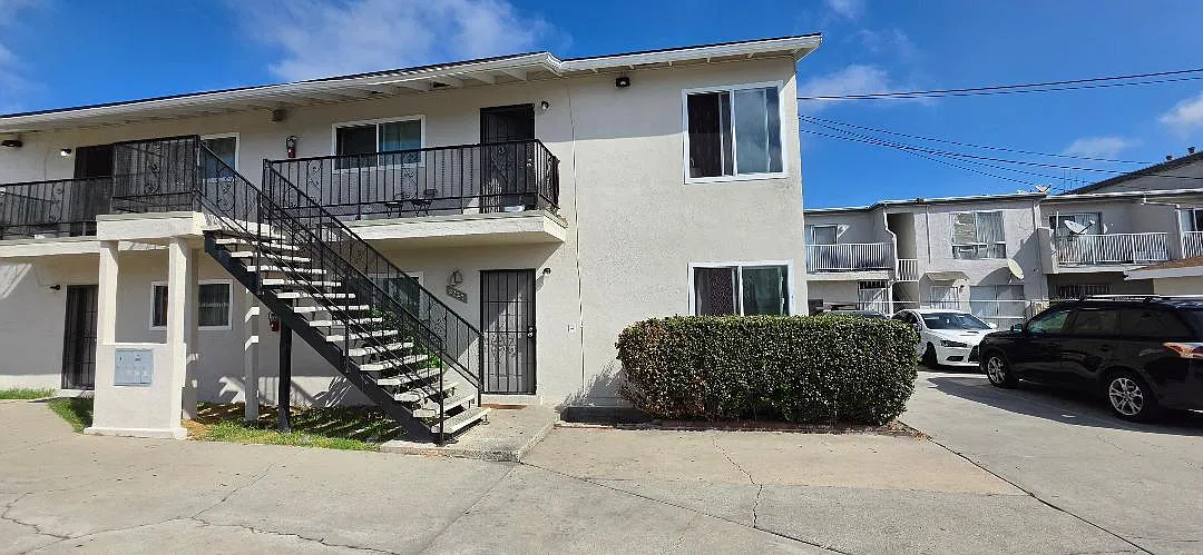 2 bed, 680 sqft, $2,300 — Photo 1