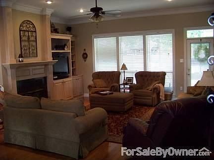 3rd image of 1435 Basswood Dr