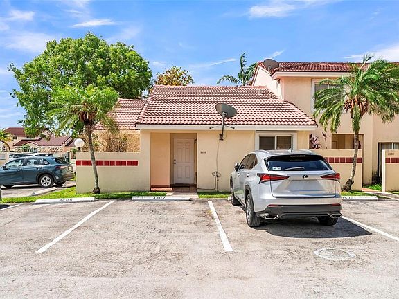 2nd image of 3400 San Remo Cir