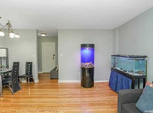 1 Edwards St APT 2B, Roslyn Heights, NY 11577