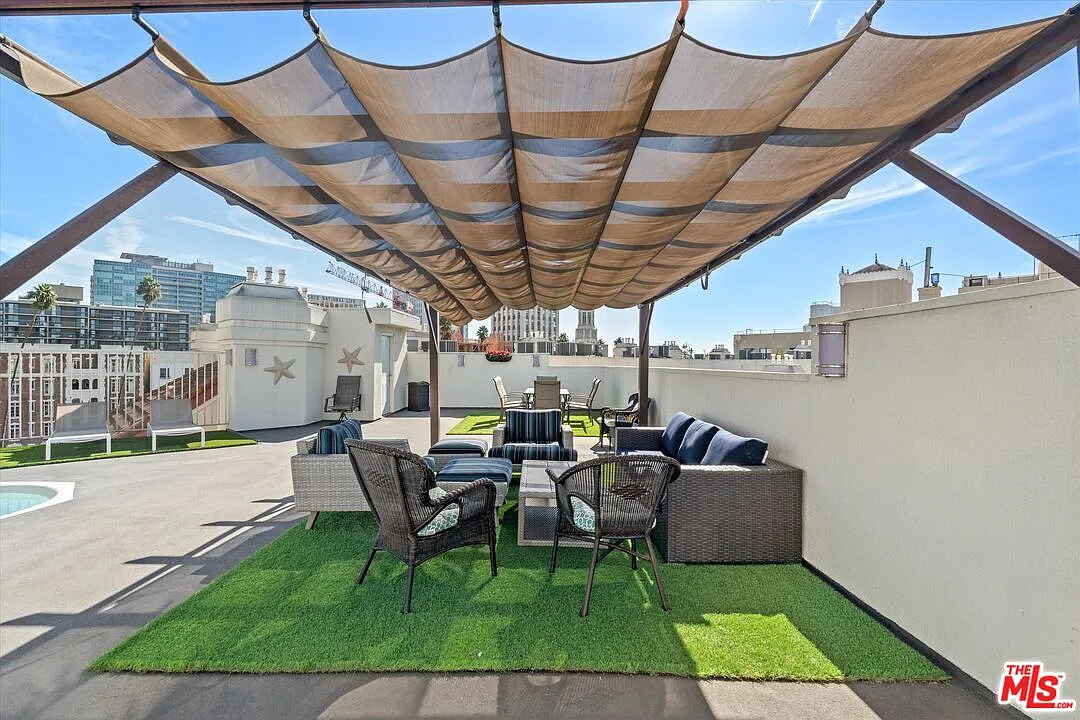 1 bed, 1.0 bath, 659 sqft, $1,975 — Photo 2