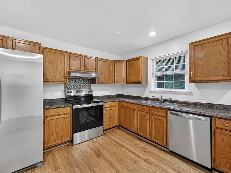 322 Howard Ave — Photo 26