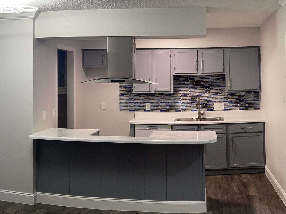 1st image of 916 NE Tortoise Dr #4