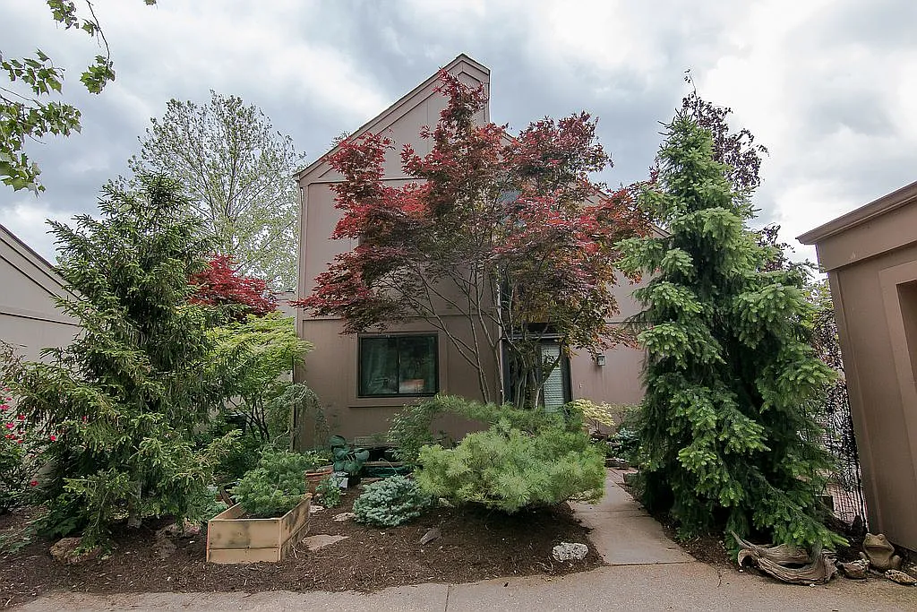 1630 Country Hill Ln photo 1