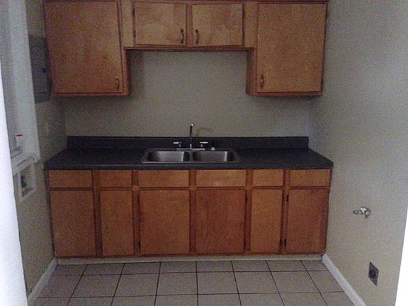 4th image of 1022 Woodbury St