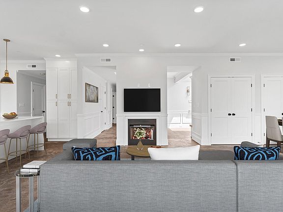 4th image of 127 Longwood Ave #2