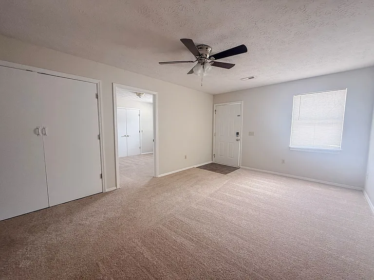 285 E Main St — Photo 4