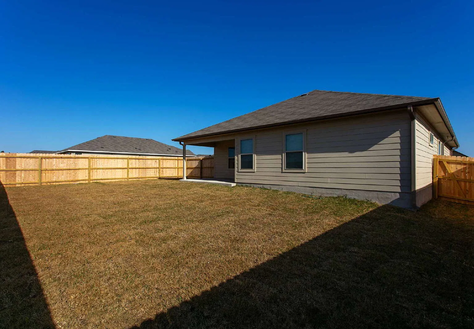 3 bed, 2.0 bath, 1725 sqft, $2,300 — Photo 1