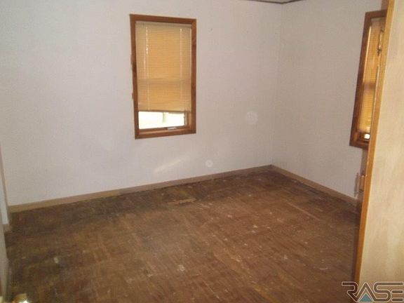 5th image of 1108 N Kniss Ave